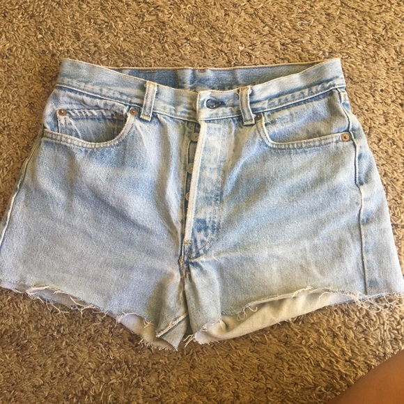 VINTAGE HIGH WAISTED LEVIS SHORTS 501 - Picture 2 of 6